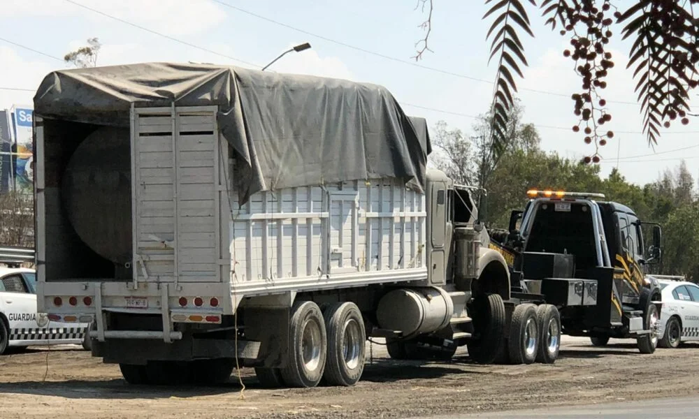 Utilizan camiones tipo Torton para transportar huachicol en Guanajuato